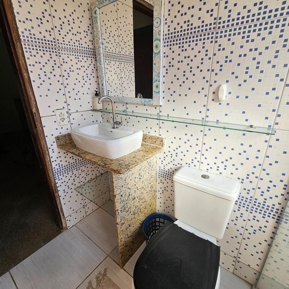 Casa Com Piscina Em *