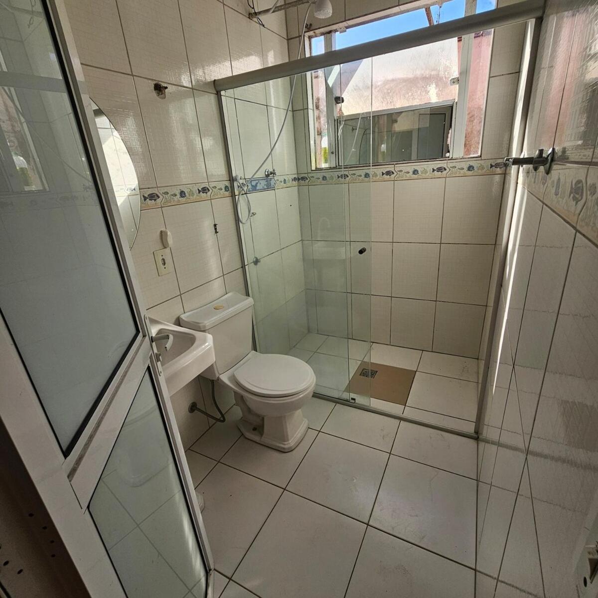 Casa Com Piscina Em *